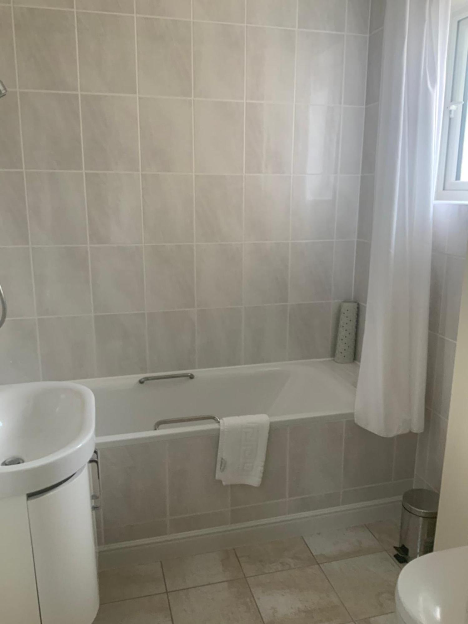 Marina Metro Hotel Saint Helier Zewnętrze zdjęcie